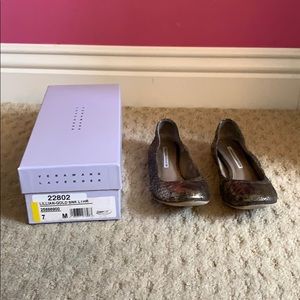 Vera Wang gold snake skin leather flats